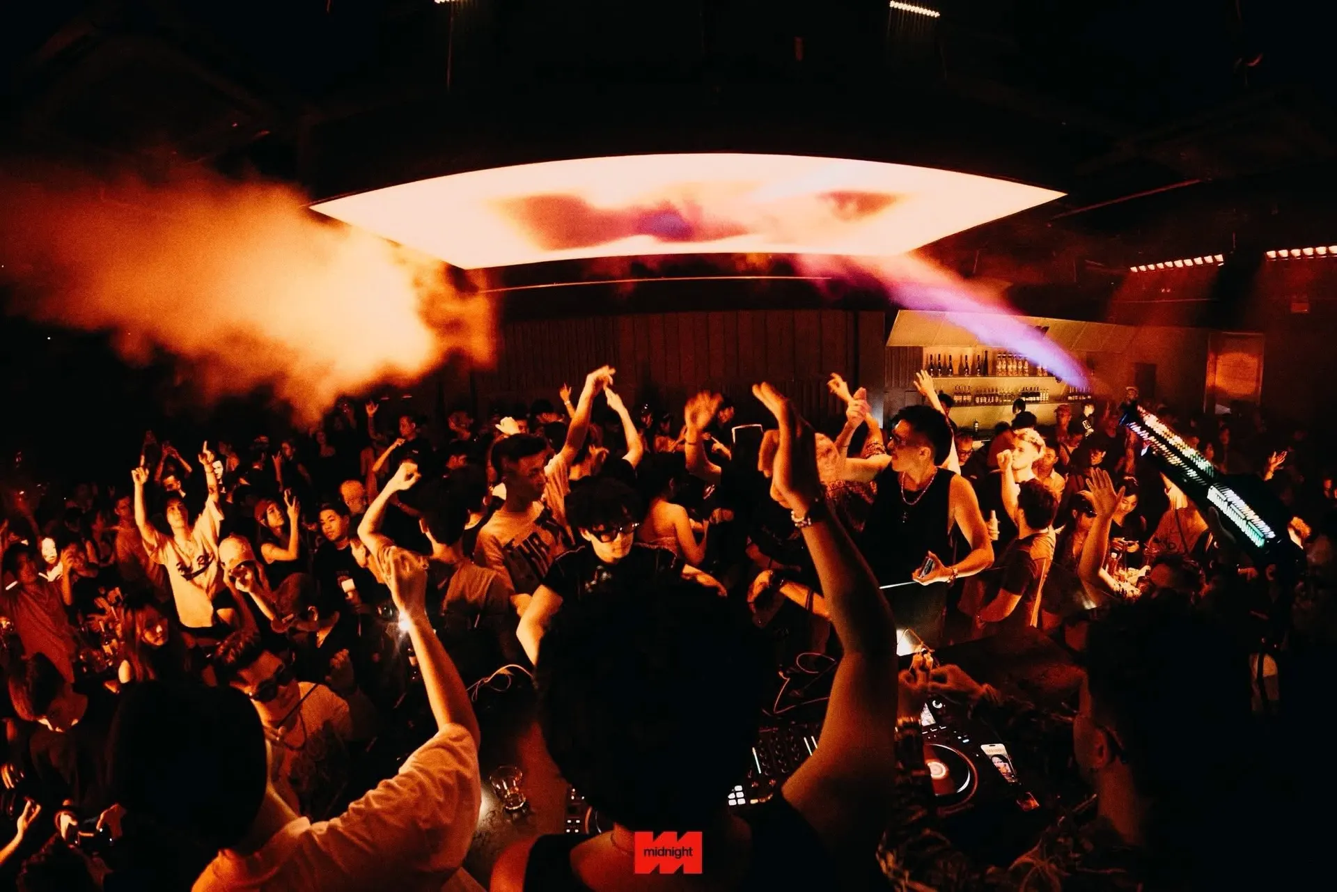 Khu vực ngồi tại MIDNIGHT Club, 46 Mã Mây